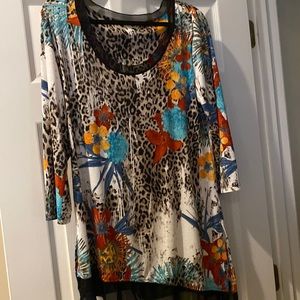 Mesmerize , Size L, tunic top